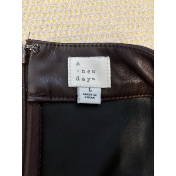 A New Day Size Large Dark Chocolate Brown Mini Faux Leather Skirt - Picture 4 of 5